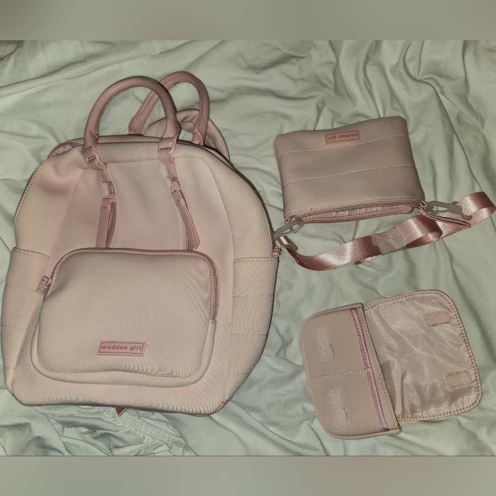 Pink backpack - Picture 4 of 9